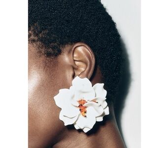ZARA White Flower Drop Earrings with Beaded Center Appliqués.